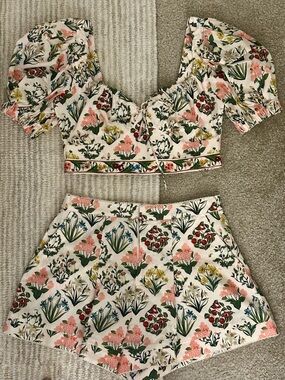 Agua Bendita Cream Floral Puff-Sleeve Crop Top & High-Waist Shorts Set